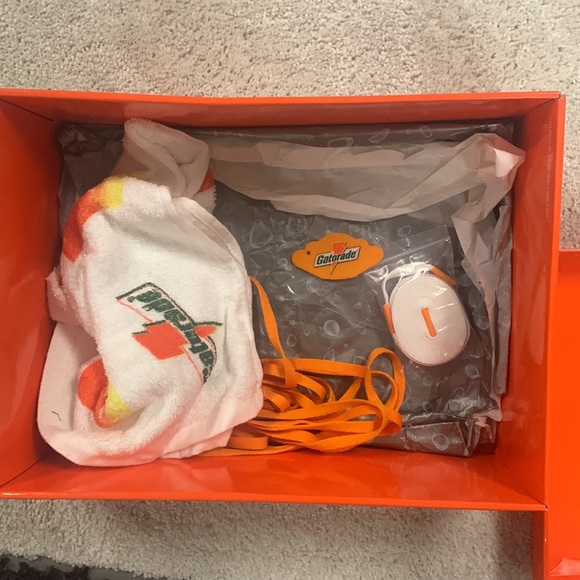 Nike Jordan 1 Gatorades - Picture 5 of 6